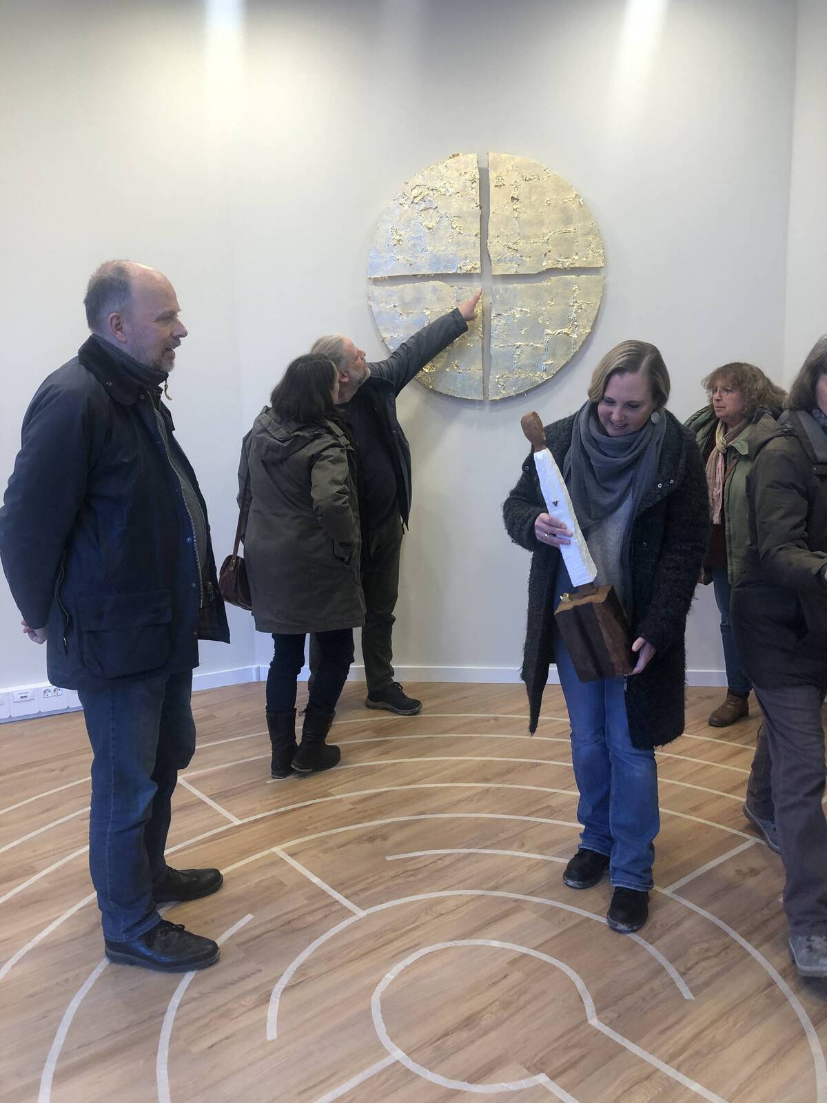 Besichtigung im Raum der Stille